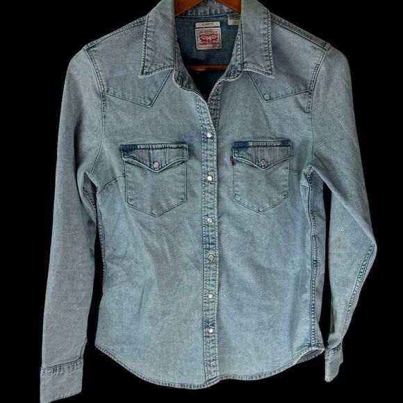 Wrangler Pearl Button Snap Front Light Wash Denim Shirt Sz M - Picture 1 of 7